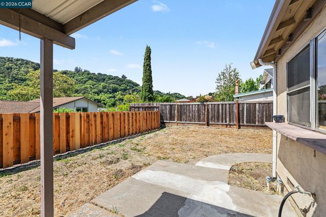 2498 La Reina St, Pinole, CA 94564