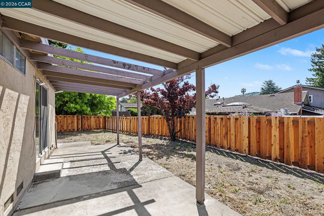 2498 La Reina St, Pinole, CA 94564