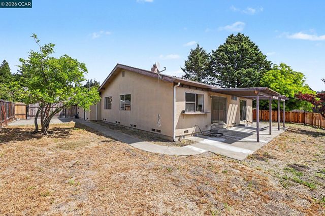 2498 La Reina St, Pinole, CA 94564