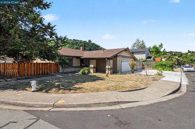 2498 La Reina St, Pinole, CA 94564