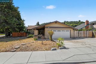 2498 La Reina St, Pinole, CA 94564