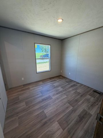 110 W Cedar Grove Road, Irvine, KY 40336