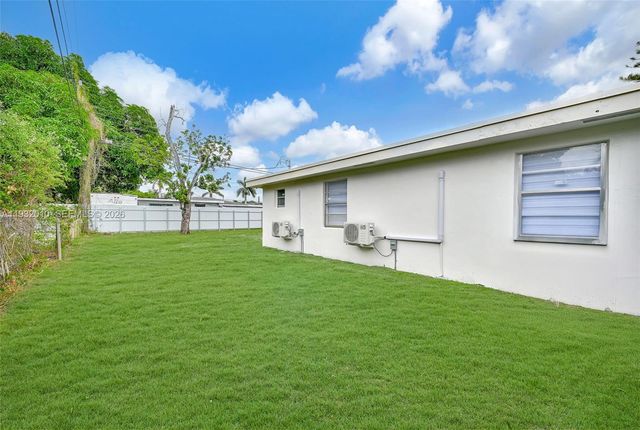 12621 NW 22nd Ct, Miami, FL 33167