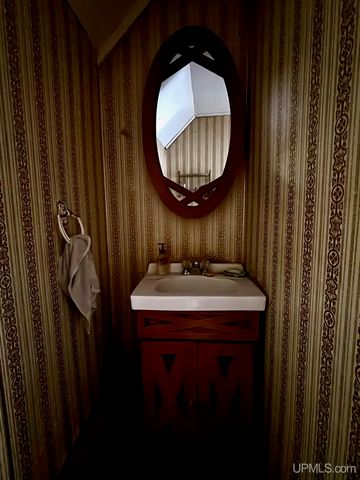 258 Hill Street, Ishpeming, MI 49849