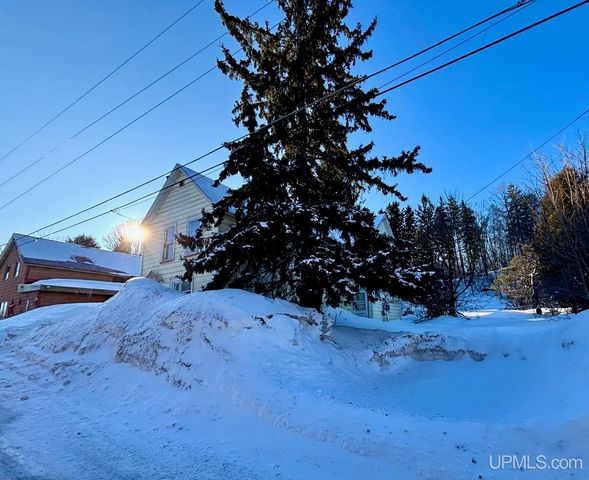 258 Hill Street, Ishpeming, MI 49849