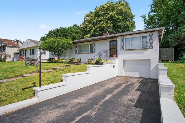 60 Longcroft Road, Irondequoit, NY 14609