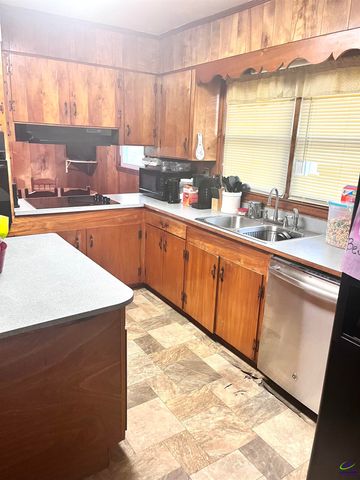 290 W Valley Drive, Fort Valley, GA 31030