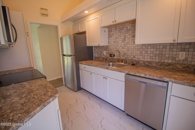 20 Knadler Drive, Colonie, NY 12110