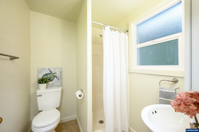 119 NE Kingwood Dr, Mcminnville, OR 97128