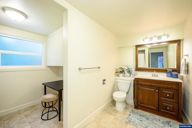 119 NE Kingwood Dr, Mcminnville, OR 97128