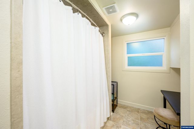 119 NE Kingwood Dr, Mcminnville, OR 97128