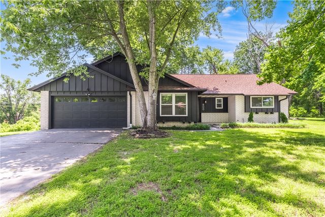 800 Summit Drive, Rogers, AR 72756