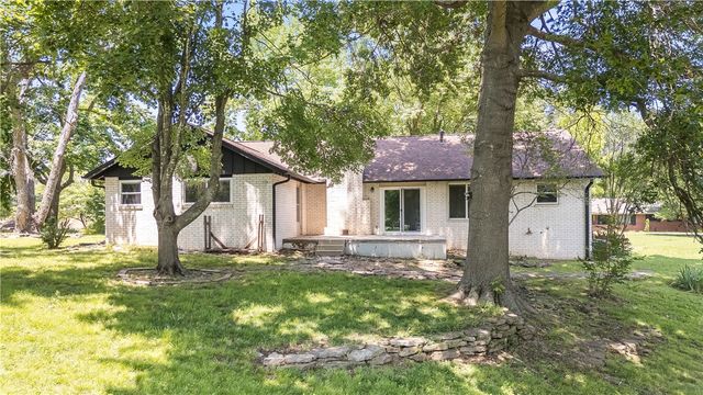800 Summit Drive, Rogers, AR 72756