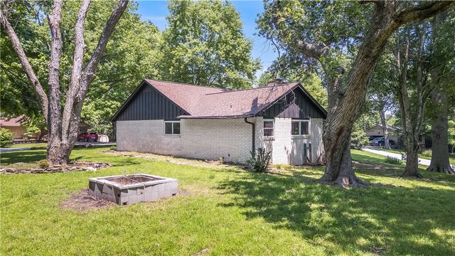 800 Summit Drive, Rogers, AR 72756