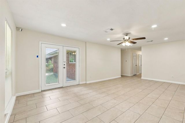 6119 Standing Oaks Street, Houston, TX 77050