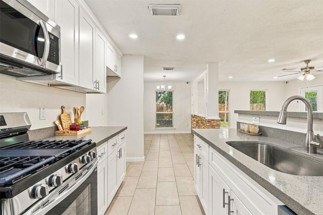 6119 Standing Oaks Street, Houston, TX 77050