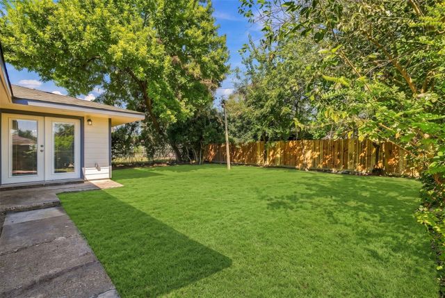 6119 Standing Oaks Street, Houston, TX 77050