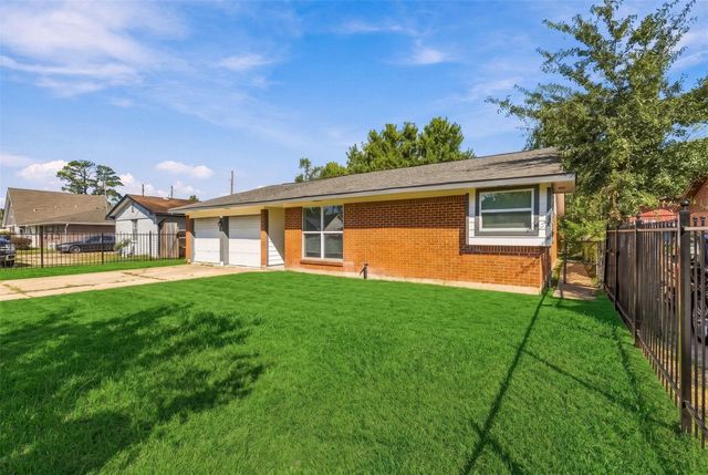 6119 Standing Oaks Street, Houston, TX 77050