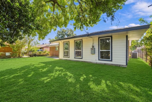 6119 Standing Oaks Street, Houston, TX 77050