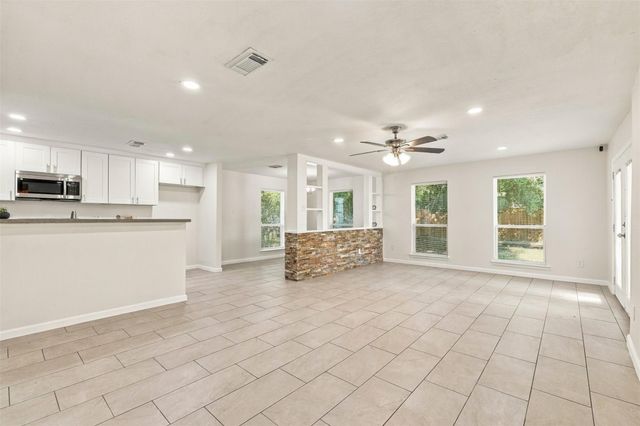 6119 Standing Oaks Street, Houston, TX 77050