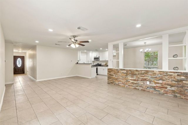 6119 Standing Oaks Street, Houston, TX 77050