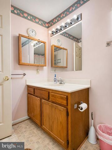8320 WHEATLEY RD, La Plata, MD 20646