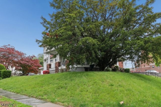 141 Aycrigg Ave, Passaic City, NJ 07055