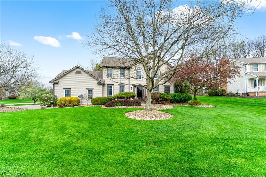 98 Jade Circle, Canfield, OH 44406