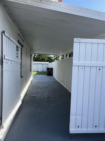 961 E 9th St, Hialeah, FL 33010
