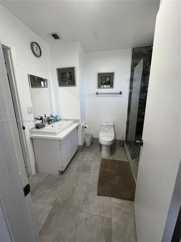 961 E 9th St, Hialeah, FL 33010