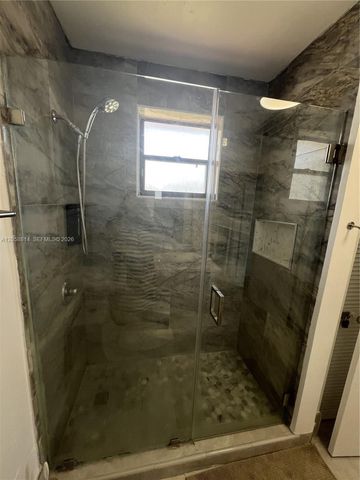 961 E 9th St, Hialeah, FL 33010