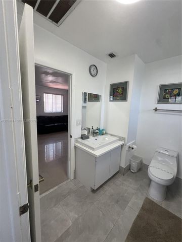 961 E 9th St, Hialeah, FL 33010