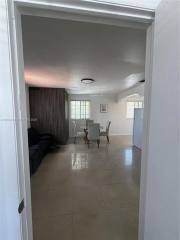 961 E 9th St, Hialeah, FL 33010