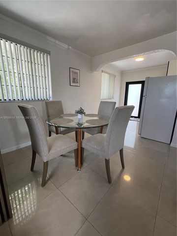 961 E 9th St, Hialeah, FL 33010