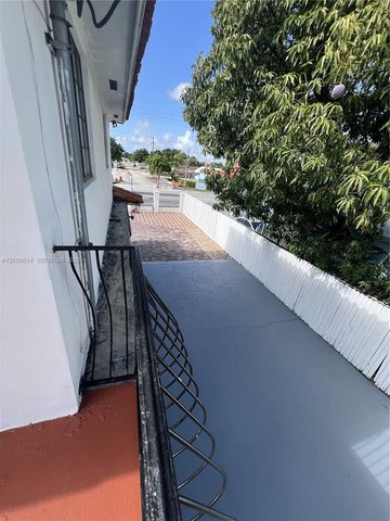 961 E 9th St, Hialeah, FL 33010