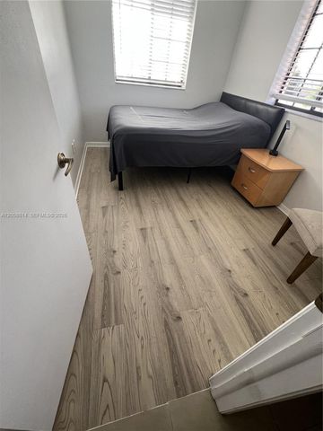 961 E 9th St, Hialeah, FL 33010