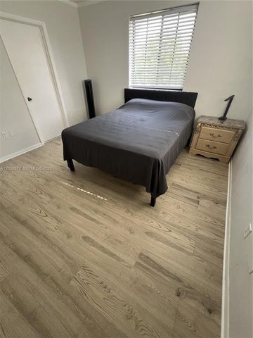 961 E 9th St, Hialeah, FL 33010
