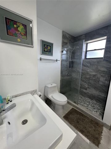 961 E 9th St, Hialeah, FL 33010