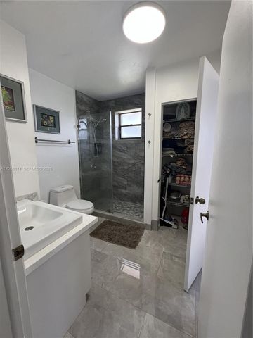 961 E 9th St, Hialeah, FL 33010