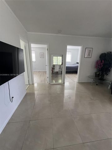 961 E 9th St, Hialeah, FL 33010