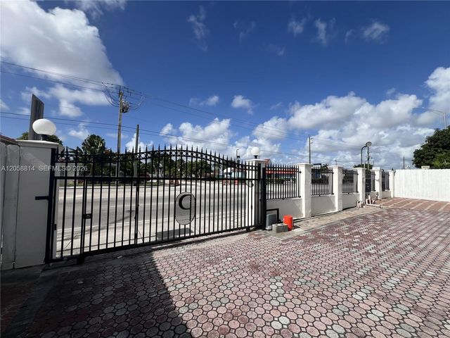 961 E 9th St, Hialeah, FL 33010