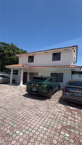 961 E 9th St, Hialeah, FL 33010