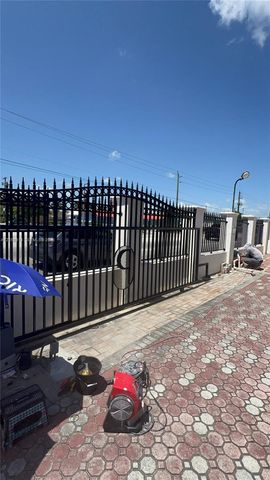 961 E 9th St, Hialeah, FL 33010