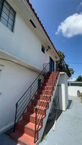 961 E 9th St, Hialeah, FL 33010
