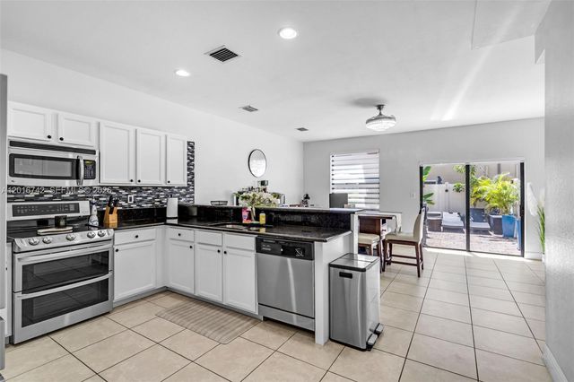 8936 W 35th Ln, Hialeah, FL 33018
