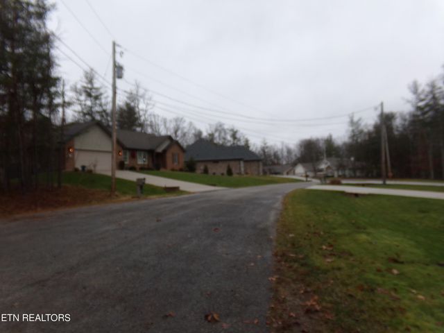 15 Kenwood Court, Crossville, TN 38558