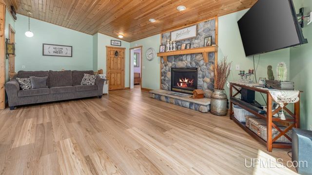 5935 Brampton 27.5 Road, Gladstone, MI 49837