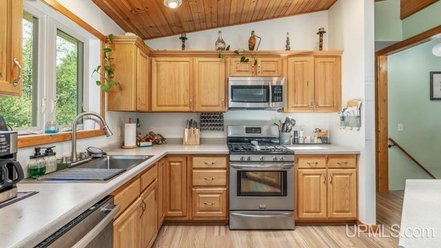 5935 Brampton 27.5 Road, Gladstone, MI 49837