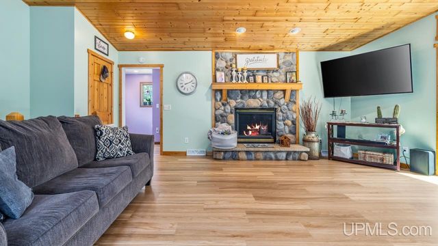 5935 Brampton 27.5 Road, Gladstone, MI 49837