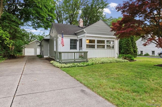 9235 Whitall Lane, Grosse Ile Township, MI 48138